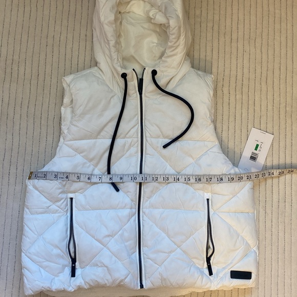 Calving Klein Jeans.Women's White Quilted Hooded Vest - Picture 6 of 9